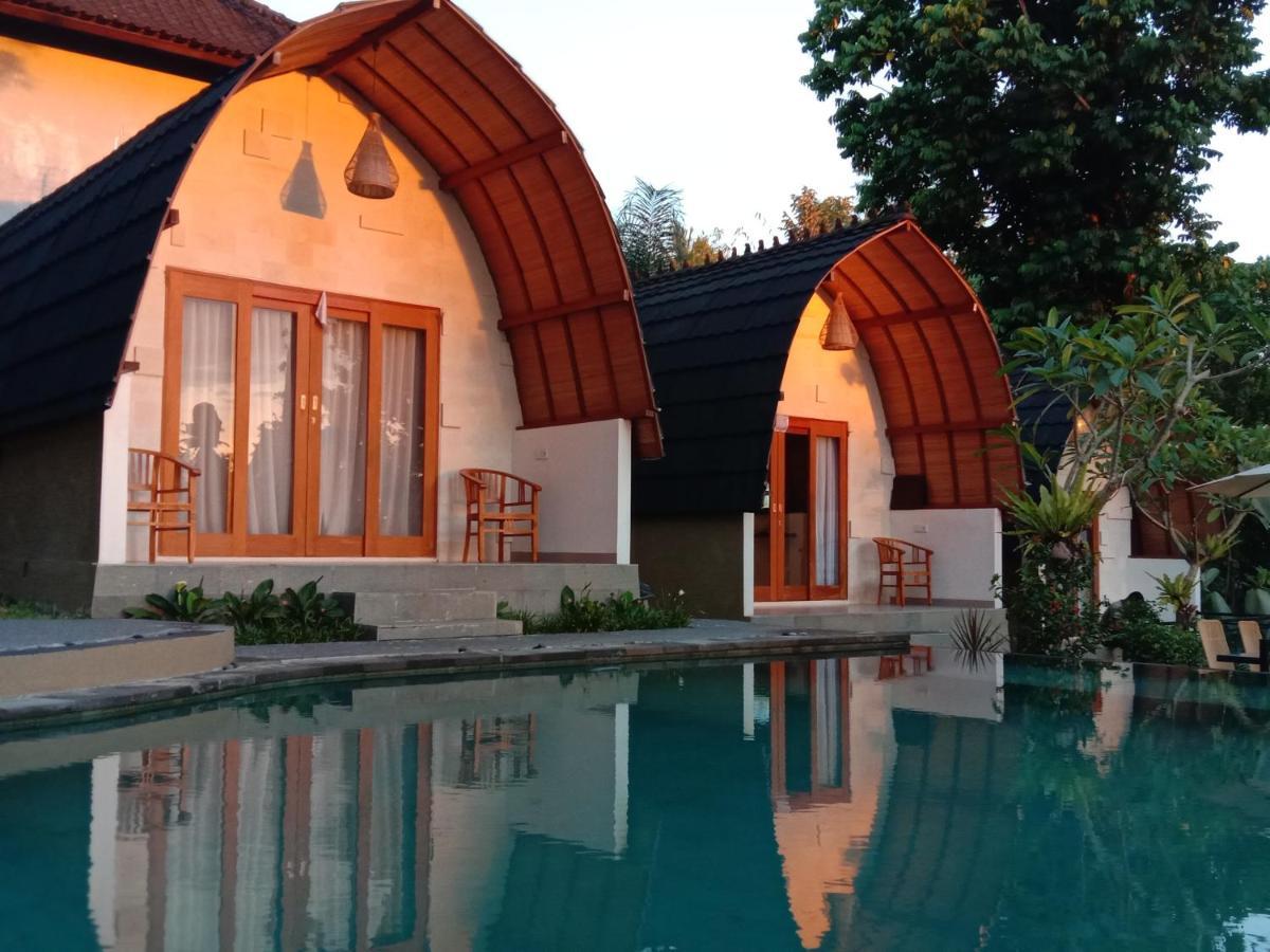 Lodge Uma Manyar Sunset